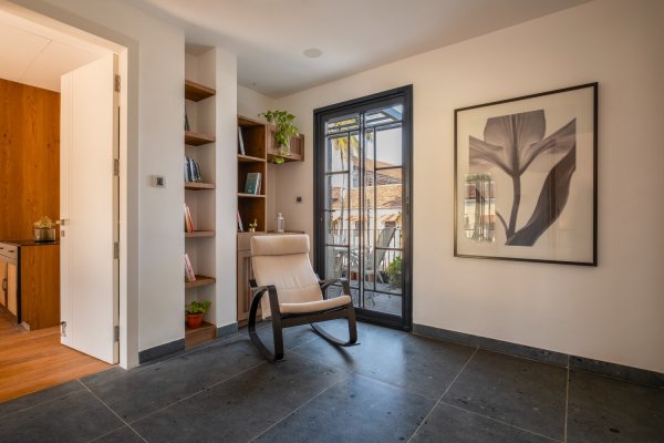 Image Title Goes Here