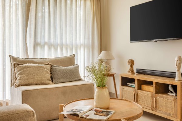 Image Title Goes Here