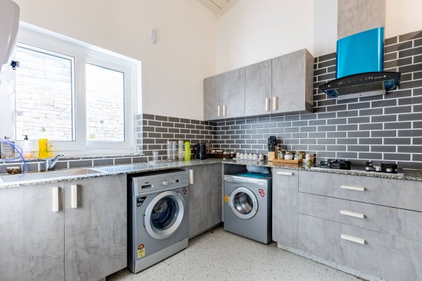 Image Title Goes Here