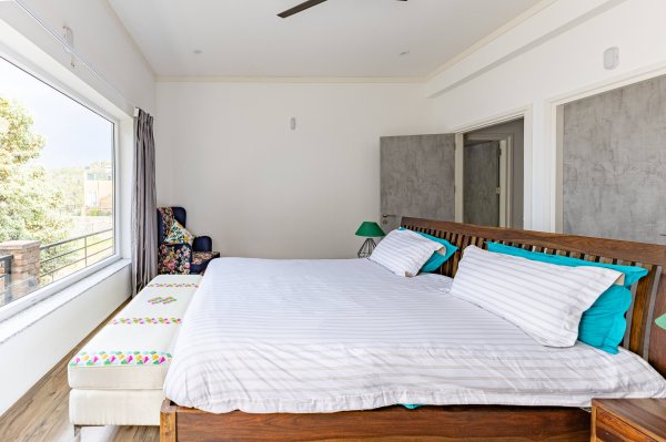 Image Title Goes Here