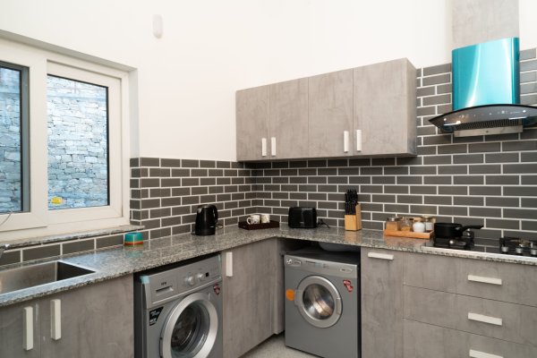 Image Title Goes Here