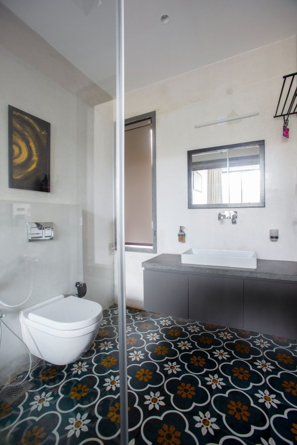 Image Title Goes Here