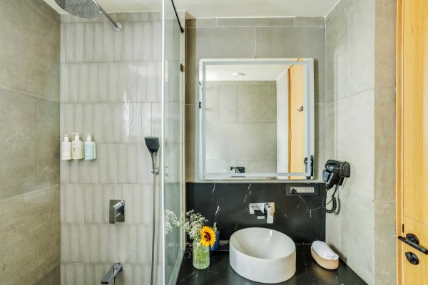 Image Title Goes Here